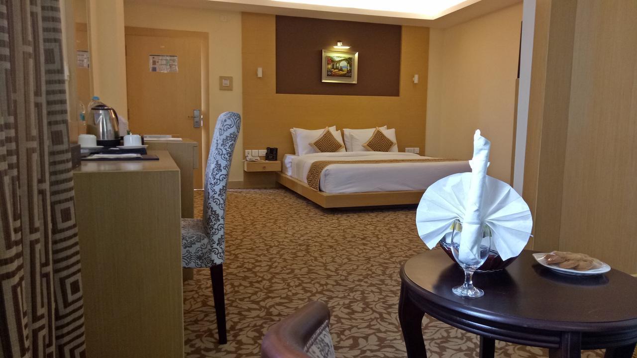 Hotel Patliputra Continental Patna  Kültér fotó