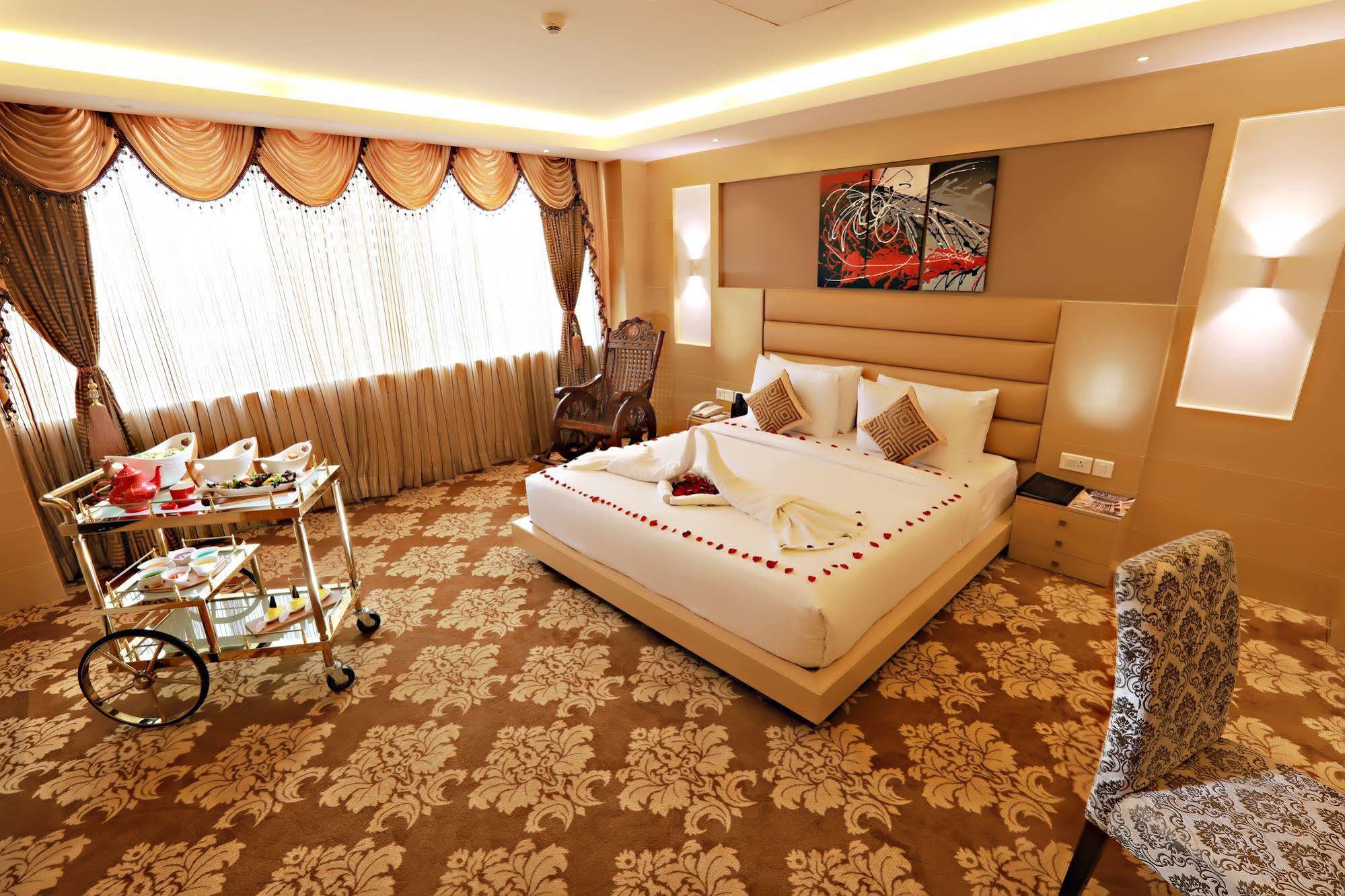 Hotel Patliputra Continental Patna  Kültér fotó