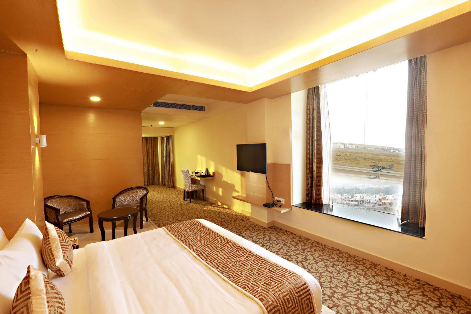 Hotel Patliputra Continental Patna  Kültér fotó