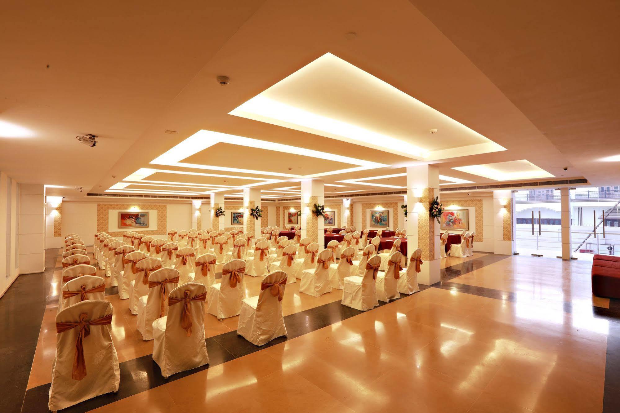 Hotel Patliputra Continental Patna  Kültér fotó